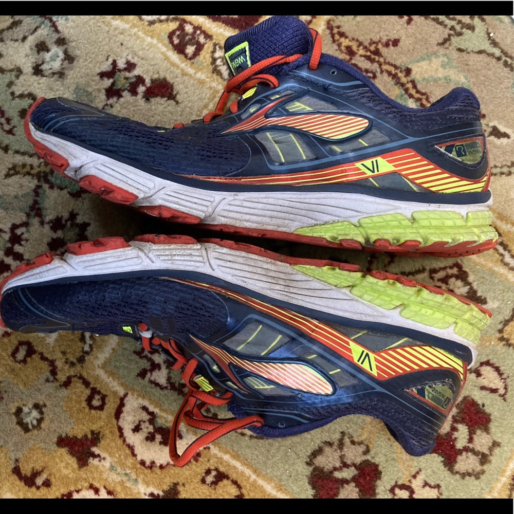 Mens Brooks Ravenna 6 - size 10.  Used.